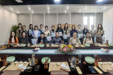 茶香悅?cè)松綎|通航工會組織開展慶祝三八婦女節(jié)主題茶藝活動